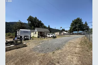 140 Poplar St, Powers, OR 97466 - Photo 5