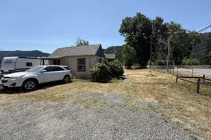 140 Poplar St, Powers, OR 97466 - Photo 17