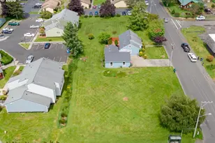 135 SW 2nd St, Warrenton, OR 97146 - Photo 5