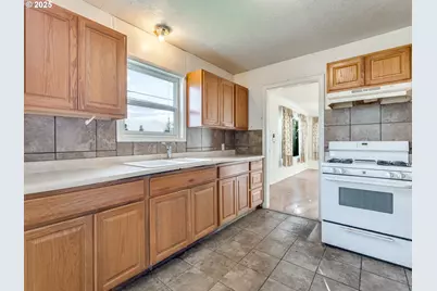 375 SW Spruce St, Willamina, OR 97396 - Photo 15