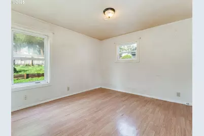 375 SW Spruce St, Willamina, OR 97396 - Photo 9