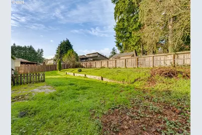 375 SW Spruce St, Willamina, OR 97396 - Photo 5