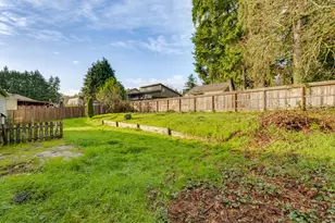 375 SW Spruce St, Willamina, OR 97396 - Photo 5