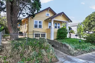 422 W 11th St, The Dalles, OR 97058 - Photo 3