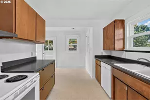422 W 11th St, The Dalles, OR 97058 - Photo 9