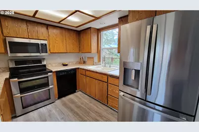 296 Woodridge Dr, Eugene, OR 97405 - Photo 9