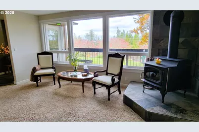 296 Woodridge Dr, Eugene, OR 97405 - Photo 5