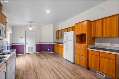 1100 SW 2nd Ave, Mill City, OR 97360 - Photo 9