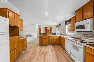 1100 SW 2nd Ave, Mill City, OR 97360 - Photo 11