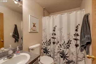 959 SW Oriole St, McMinnville, OR 97128 - Photo 17