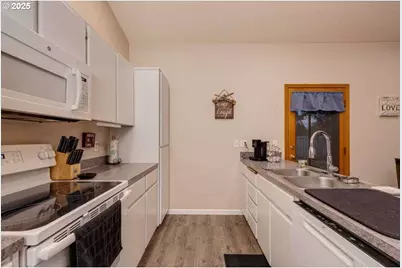 959 SW Oriole St, McMinnville, OR 97128 - Photo 11