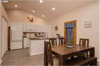 959 SW Oriole St, McMinnville, OR 97128 - Photo 9