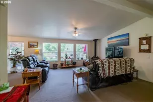 42927 Island Inn Dr, Lebanon, OR 97355 - Photo 31