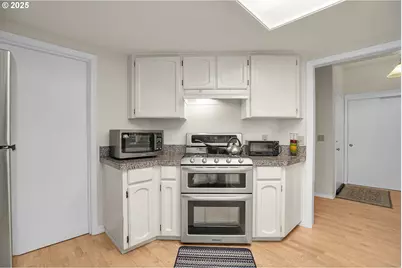 218 Cervantes #B, Lake Oswego, OR 97035 - Photo 9