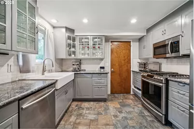 3905 SW 174th Ave, Beaverton, OR 97078 - Photo 3