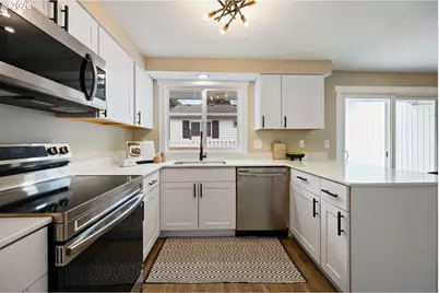4716 NE 112th Ave, Portland, OR 97220 - Photo 7