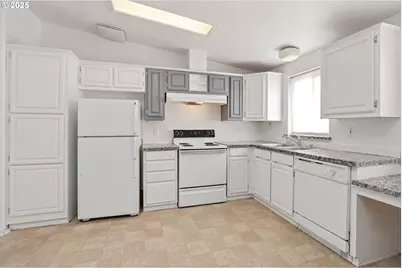 5510 E St, Springfield, OR 97478 - Photo 11