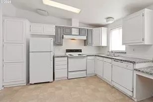 5510 E St, Springfield, OR 97478 - Photo 11