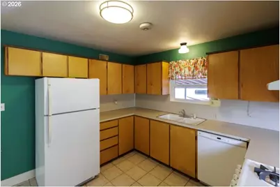 274 S 8th St, Saint Helens, OR 97051 - Photo 13