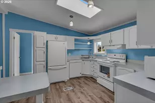 12450 SW Fischer Rd, Portland, OR 97224 - Photo 9