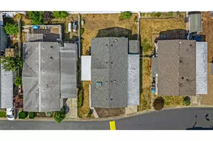 12450 SW Fischer Rd, Portland, OR 97224 - Photo 27