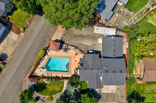 1308 NW Garden St, Roseburg, OR 97471 - Photo 5