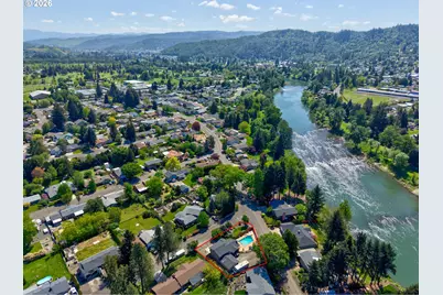 1308 NW Garden St, Roseburg, OR 97471 - Photo 3
