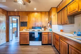 1726 Johnson St, North Bend, OR 97459 - Photo 9