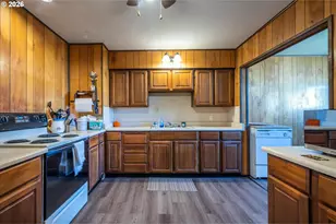 1726 Johnson St, North Bend, OR 97459 - Photo 19