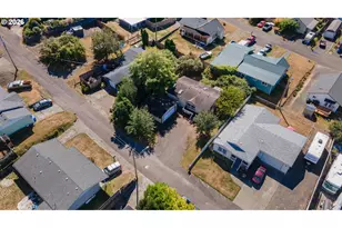 875 York St, Reedsport, OR 97467 - Photo 33