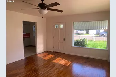 1672 NW Dogwood St, Roseburg, OR 97471 - Photo 5