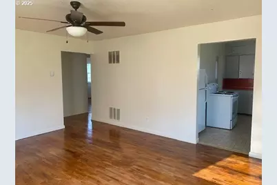 1672 NW Dogwood St, Roseburg, OR 97471 - Photo 7