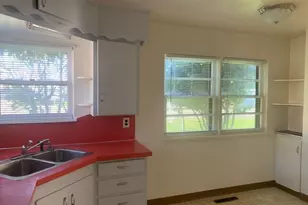 1672 NW Dogwood St, Roseburg, OR 97471 - Photo 9