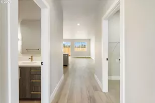 744 SE 34th St, Battle Ground, WA 98604 - Photo 5