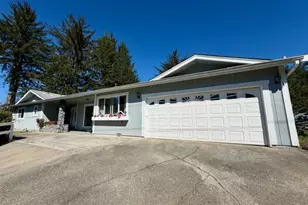 95717 Pinewood Ln, Brookings, OR 97415 - Photo 1