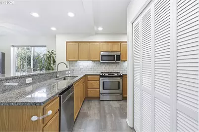 8065 SW Carol Ann Ct, Portland, OR 97224 - Photo 5