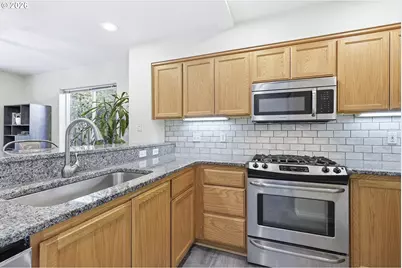 8065 SW Carol Ann Ct, Portland, OR 97224 - Photo 7