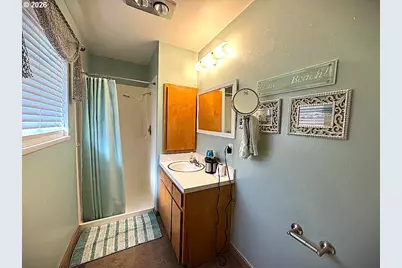 166 Peacock Ln, Myrtle Creek, OR 97457 - Photo 17