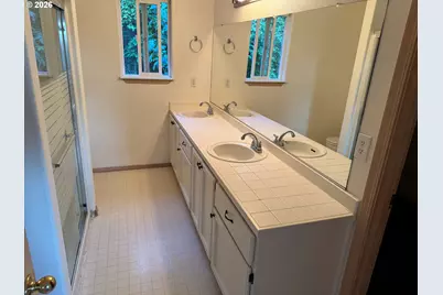 2713 SW Hume Ct, Portland, OR 97219 - Photo 19