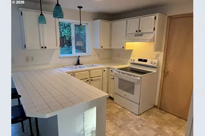 2713 SW Hume Ct, Portland, OR 97219 - Photo 11