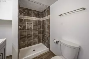 1842 NE 19th St, Lincoln City, OR 97367 - Photo 23
