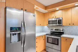 2330 SE Brookwood Ave, Hillsboro, OR 97123 - Photo 17