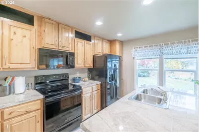 34505 Riverside Dr, Albany, OR 97321 - Photo 5