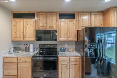 34505 Riverside Dr, Albany, OR 97321 - Photo 3