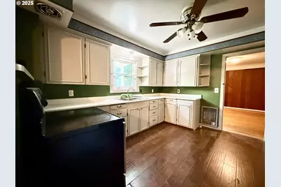 1014 NW 45th St, Vancouver, WA 98660 - Photo 9