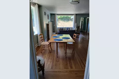 558 4th St, Astoria, OR 97103 - Photo 7