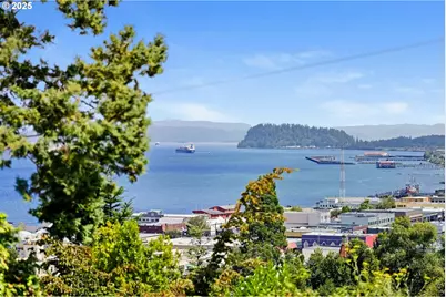 558 4th St, Astoria, OR 97103 - Photo 5