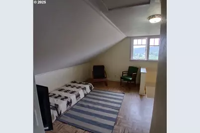 558 4th St, Astoria, OR 97103 - Photo 17