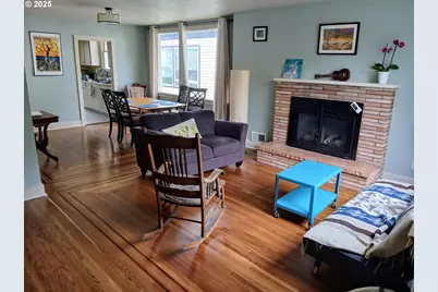 558 4th St, Astoria, OR 97103 - Photo 9