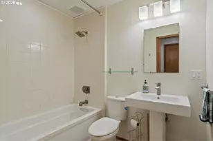 6415 SW Terwilliger Blvd, Portland, OR 97239 - Photo 19